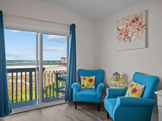 Master Suite - Seating Area - Balcony Access