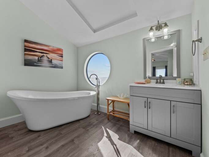 Master Bath - Soaking Tub
