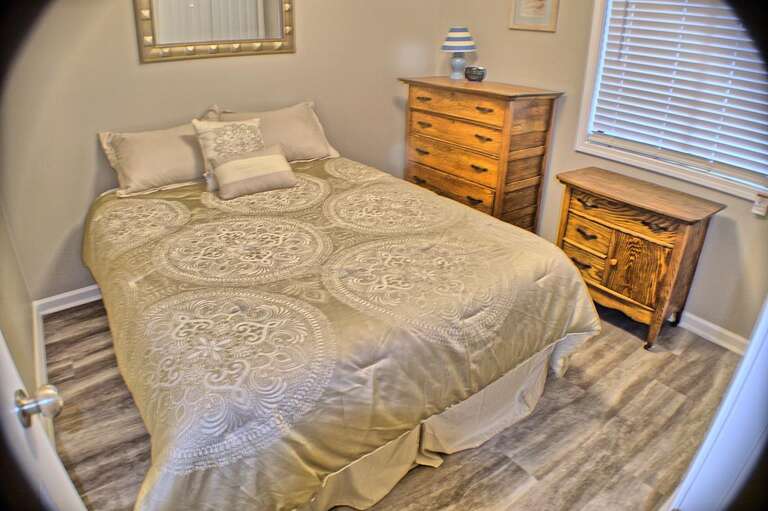 Bedroom with Queen Bed