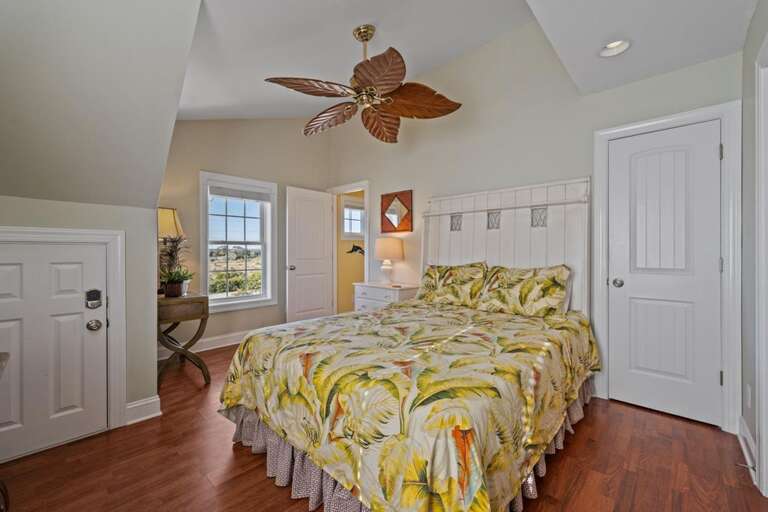 Bedroom 3 - Streetside Queen