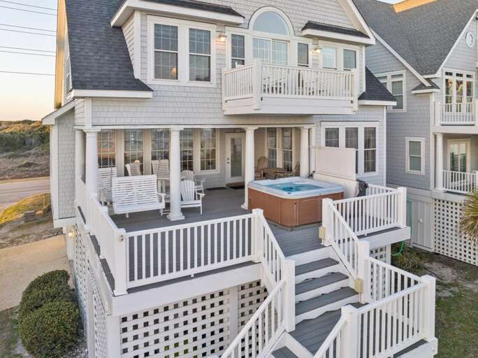 Lots of Outdoor Entertainment Space