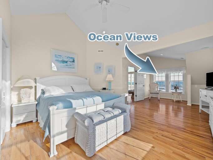 Master Suite - King Bed - Beautiful Hardwood Floors