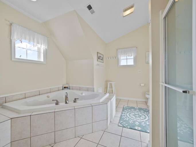 Master Bath - Jacuzzi