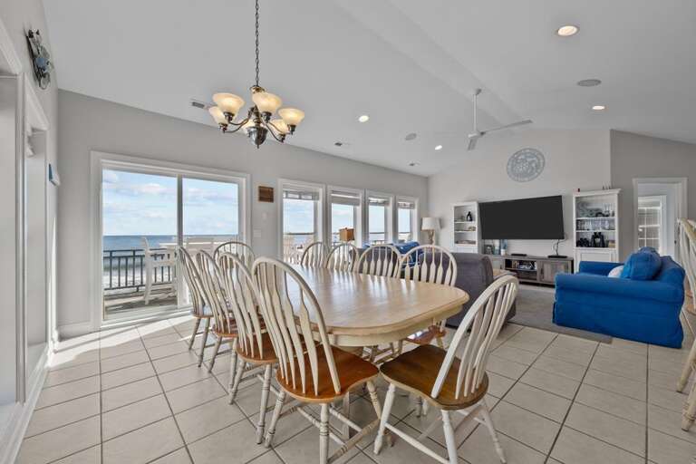 Spacious Dining Area - Walls of Glass