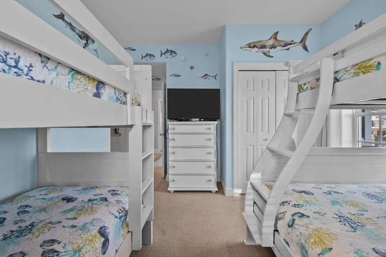 Bedroom 3 with Pyramid Bunk Bed and Twin Bunk Bed Set