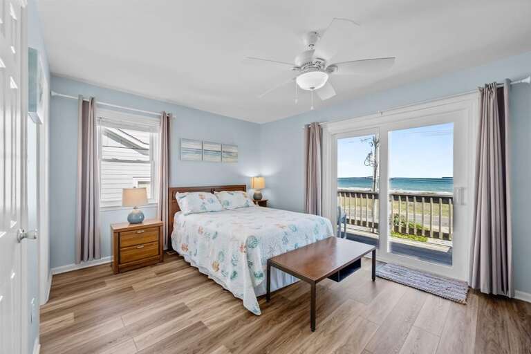 Top Level Master Bedroom - Queen Bed