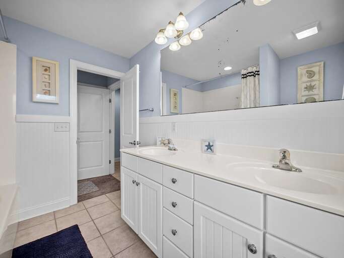 Master Bath - Double Vanaties