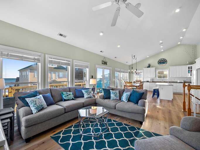 Large Living Area - Vaulted Ceilings