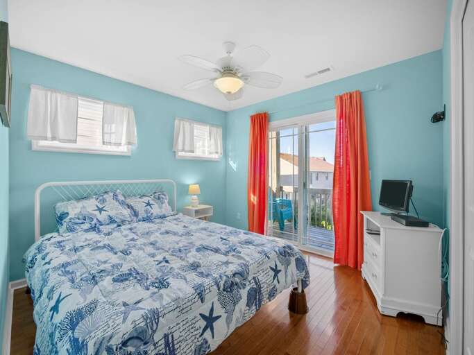 Bedroom 2 with Queen Bed