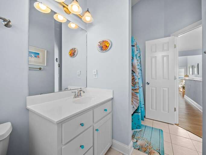 Upstairs Hallway Bath - Additional