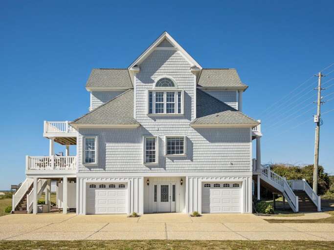 Multiple Decks - Front and Rear - 2 Car Garage