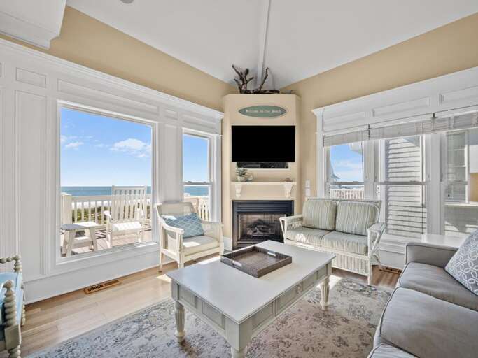 Living Room - Fireplace for Aesthetics only - Not for Use