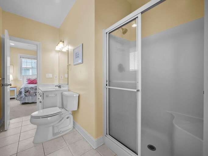 Jack and Jill Bath Between Twin and Queen Bedrooms