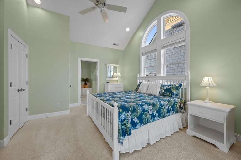 Master Suite - King Bed - Top Level