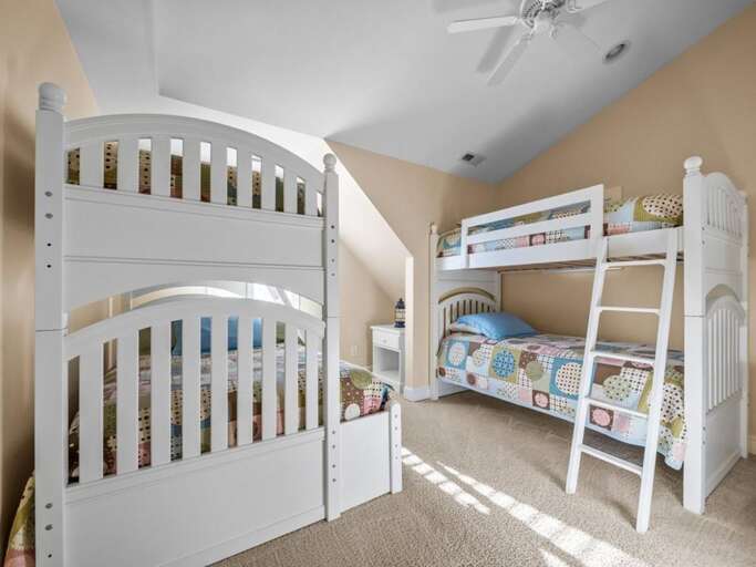 Bunk Room - Pyramid Bunk and Standard Bunk