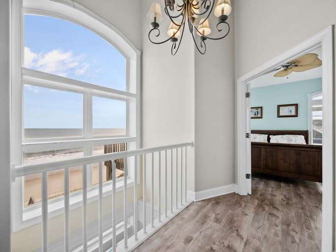 Top Floor Foyer Landing - Great Ocean View