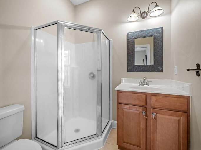 Private Bath for Oceanside - North Facing Bedroom