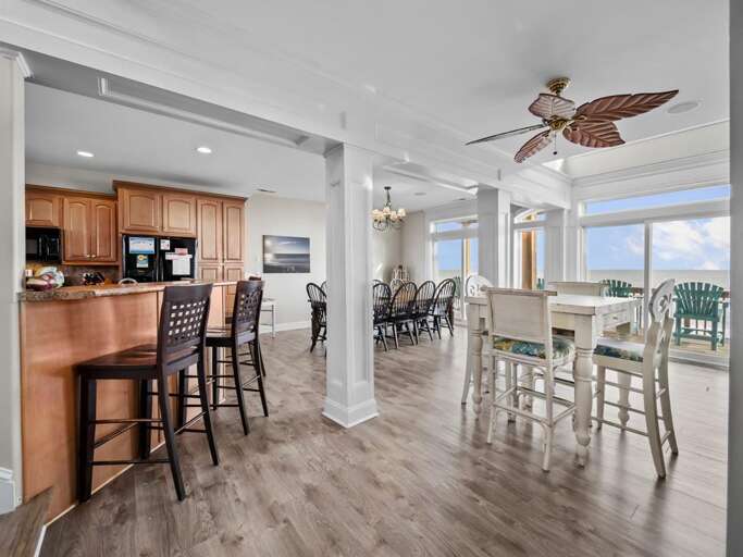 Lots of Seating for Dining