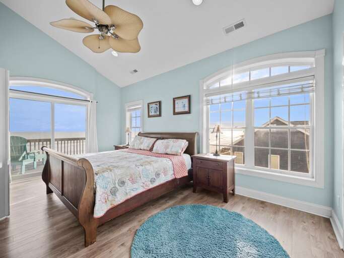 Top Level Master 2 - King Bed - Deck Access