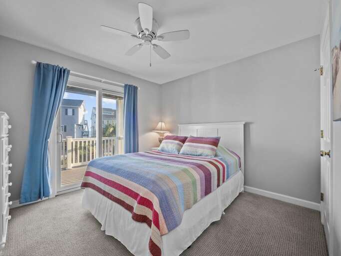 Bedroom 4 - Queen - Deck Access