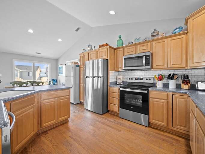 Spacious Kitchen - Extra Fridge