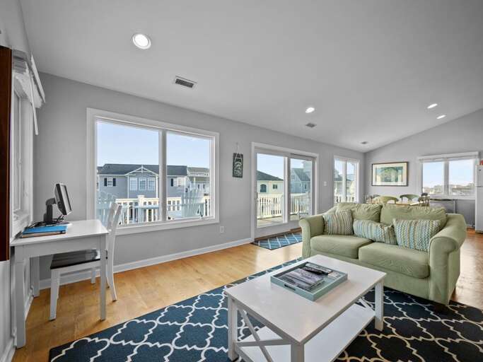 Secondary Living Area - Oceanside