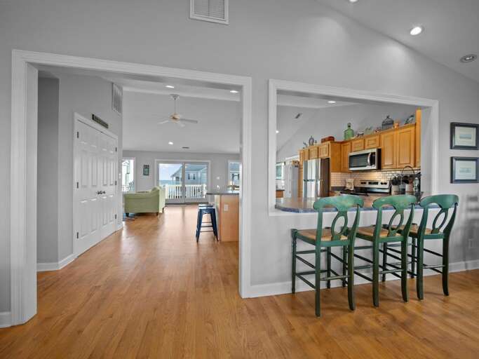 Extra Bar Space for Dining