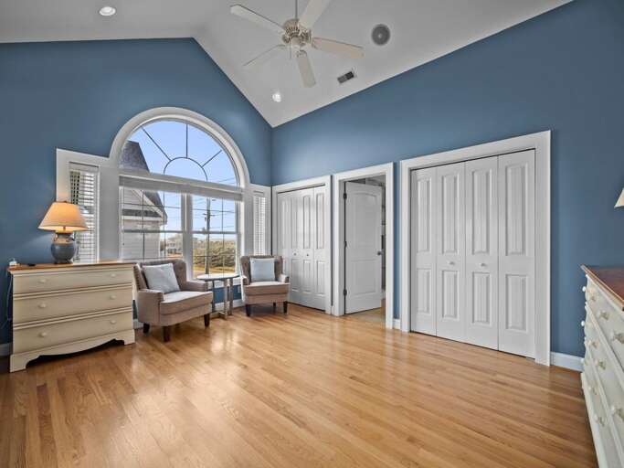 Master Bedroom - Seating Area