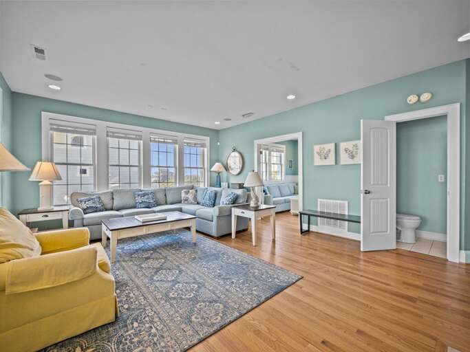 Main Living Area - Oceanside