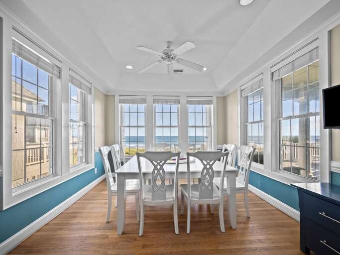 Dining with Views - A Wall of Glass