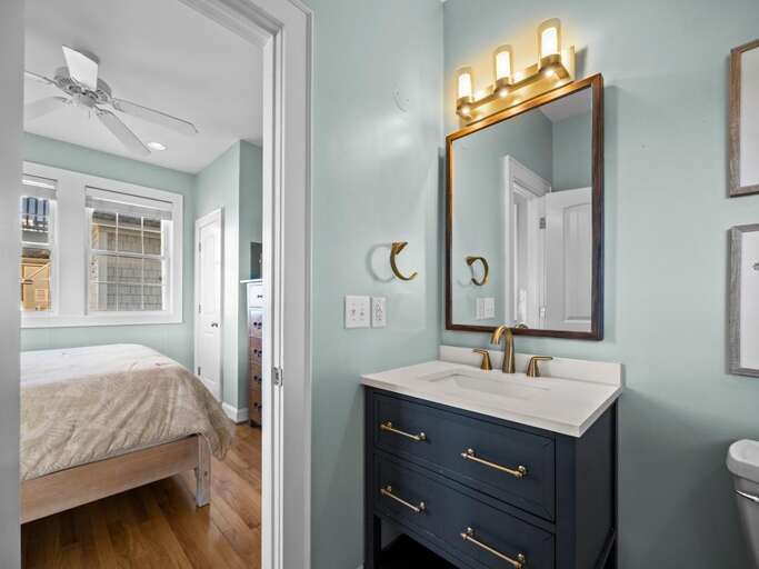 Full Bath off Bedroom - Streetside - North