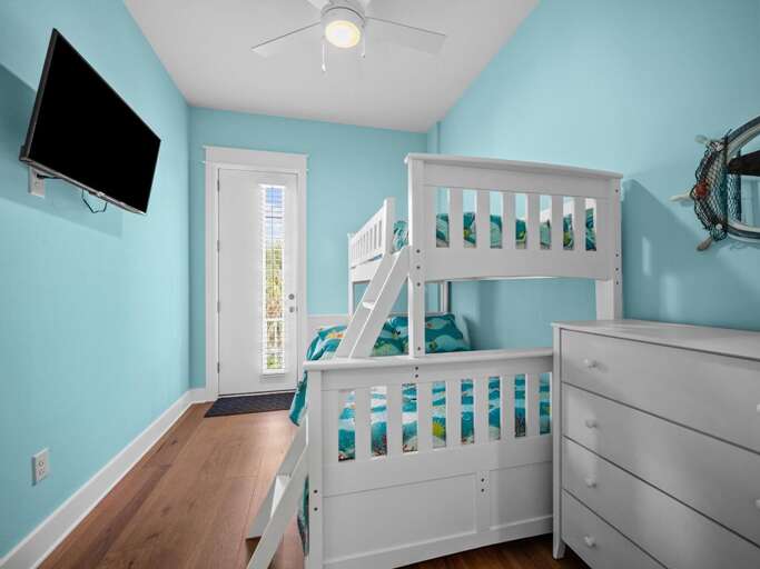 Pyramid Bunk - Main Living Level - Private Viewing Deck