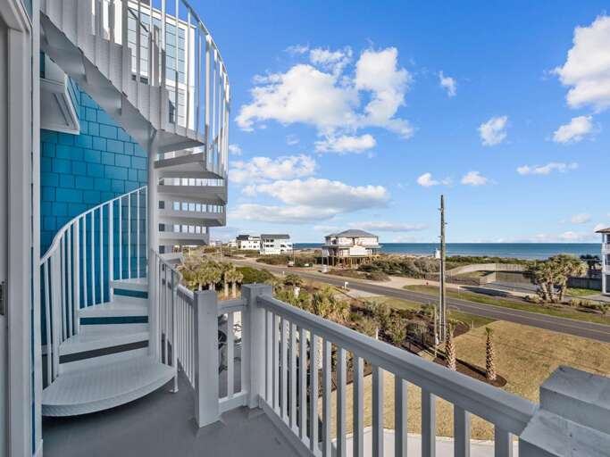 Top Level - Oceanside Entrance to Rooftop