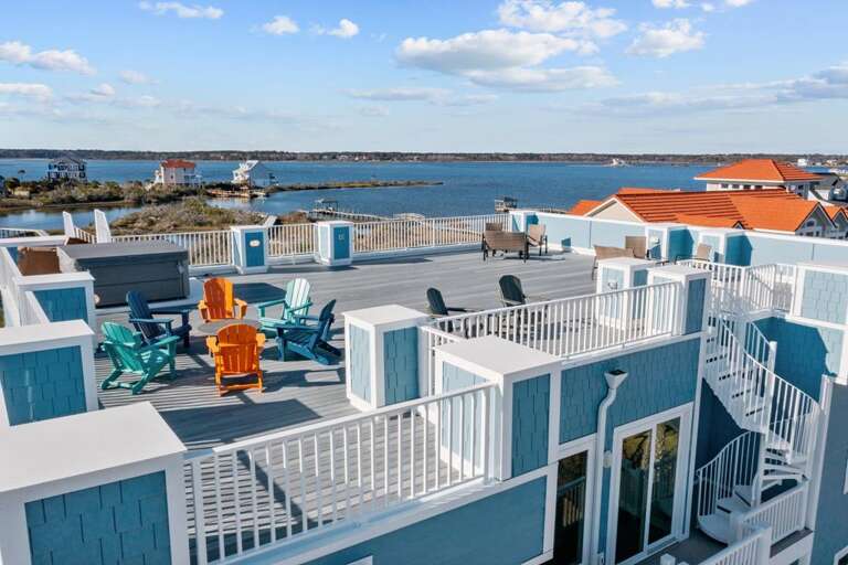 Rooftop Hot Tub - Lots of Seating