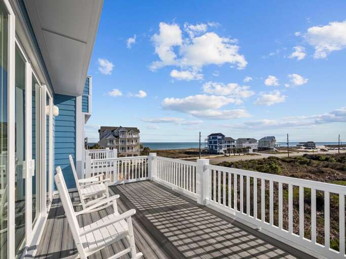 Private Balcony - Off Top Level Grand Master