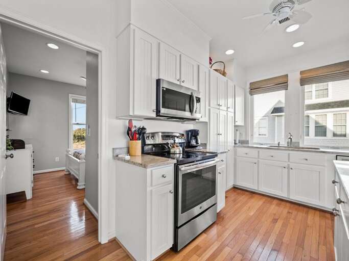 Lots of Cabinets - Beautiful Hardwood Flooring