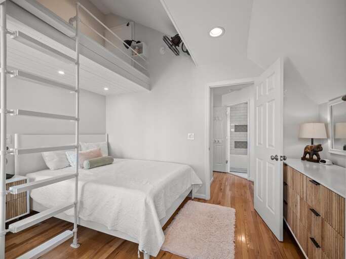 4th Bedroom - Sleeps 5