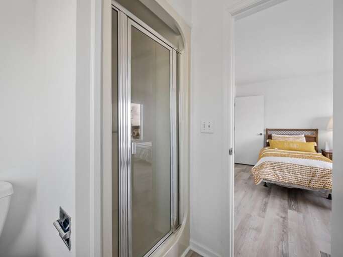 Twin Bedroom - Private Bath