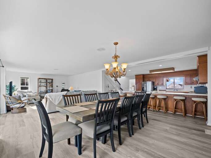 Dining Area - Lots of Seating