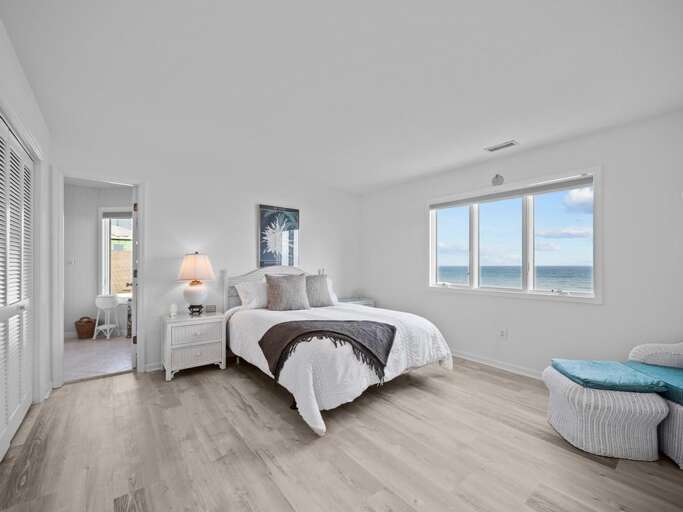 Top Level - Queen - Oceanfront