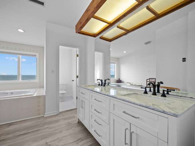 Private Bath for Top Level Master