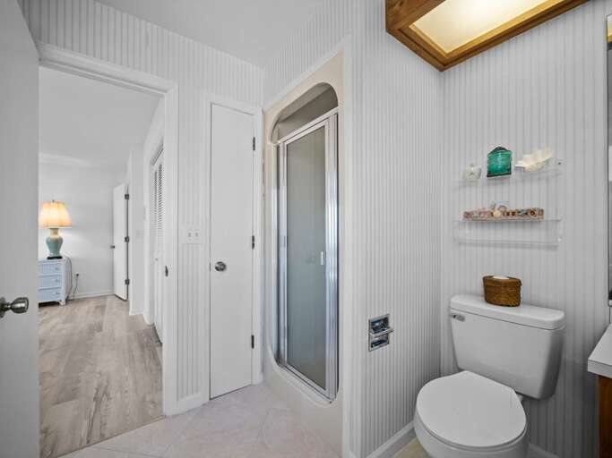 Top Level Queen - Private Bath