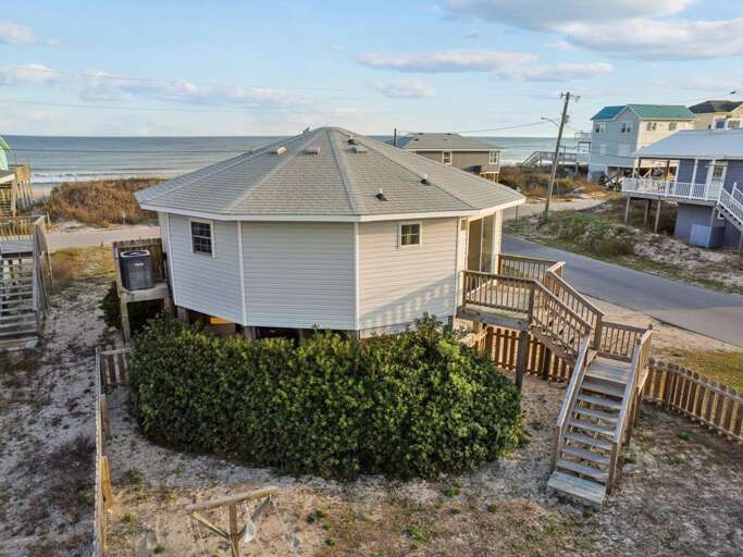 Round the Corner - Outstanding Ocean Views