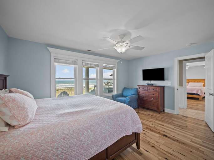 King Master - Oceanfront - Level 1