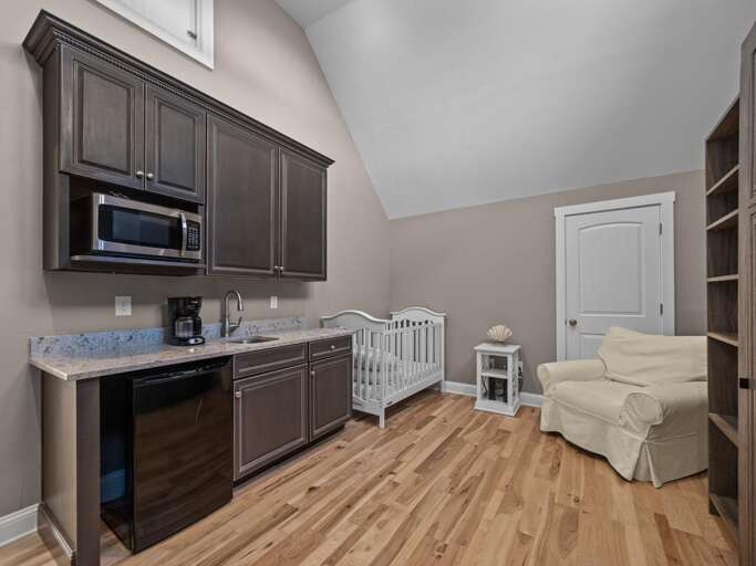 Grand Master - Seating Area - Kitchenette