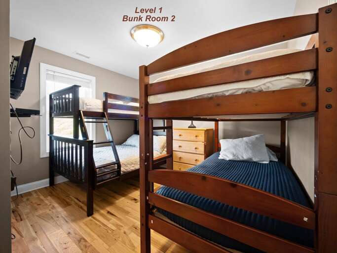 Bunk Room - North Facing - Streetside - 1 Pyramid and 1 bunk