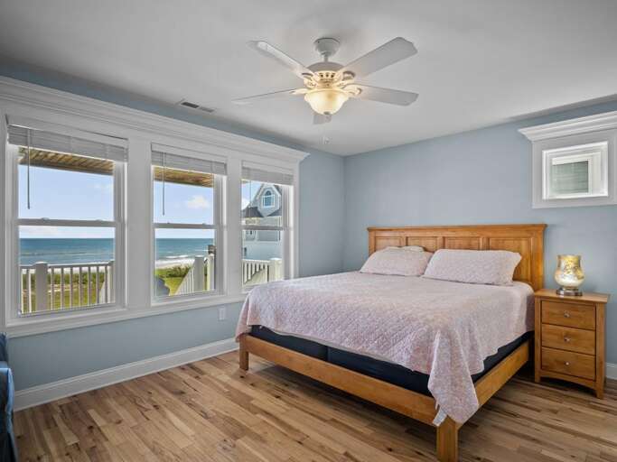 King-Master Oceanfront - South Facing - Level 1