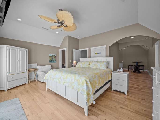 Grand Master Suite - King Bed - Top Level