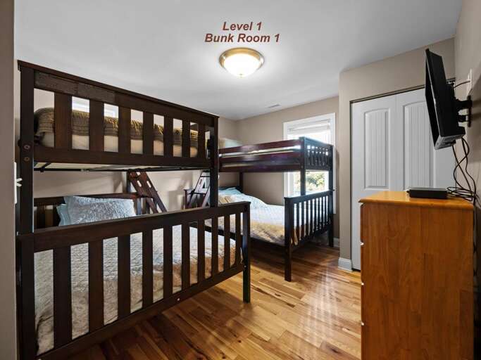 Bunk Room - 2 Pyramids - Sleeps 6