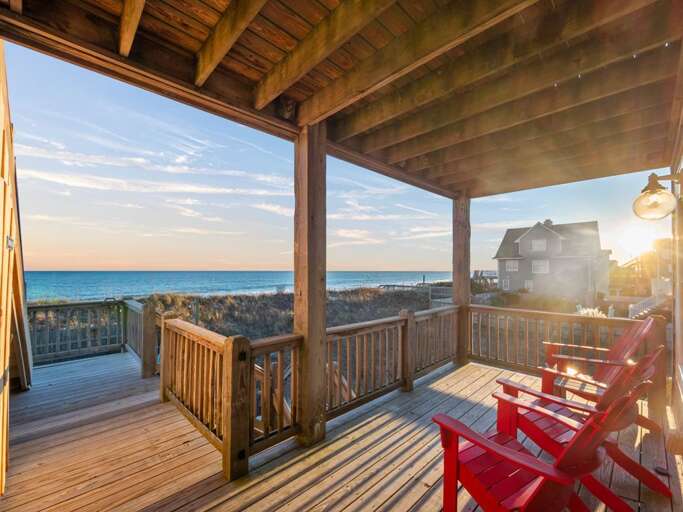 Deck off 1st Level King Master